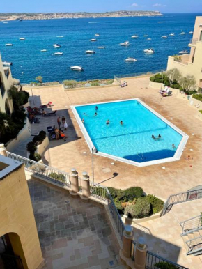 Spacious Luxurious Apartment with Seaview